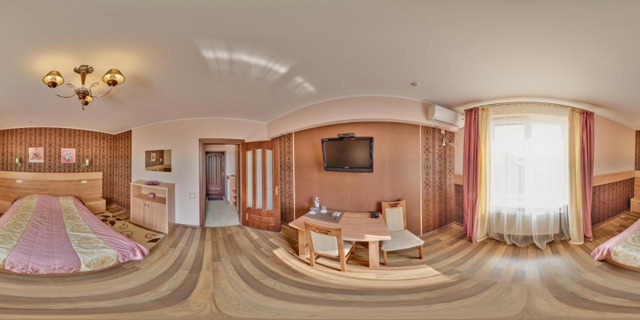 Palada Hotel Lviv Extérieur photo